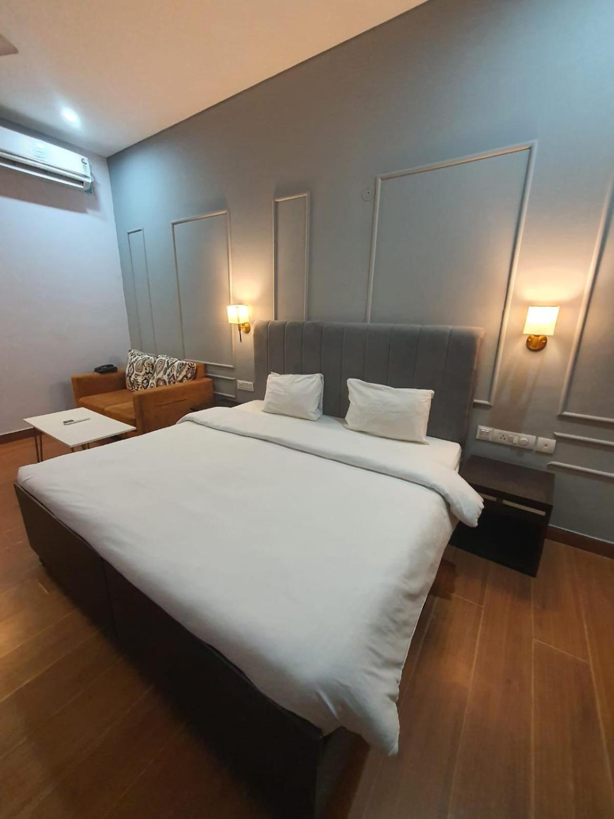 Mallenzo Suites Dlf Phase 1 Gurgáon Exteriér fotografie