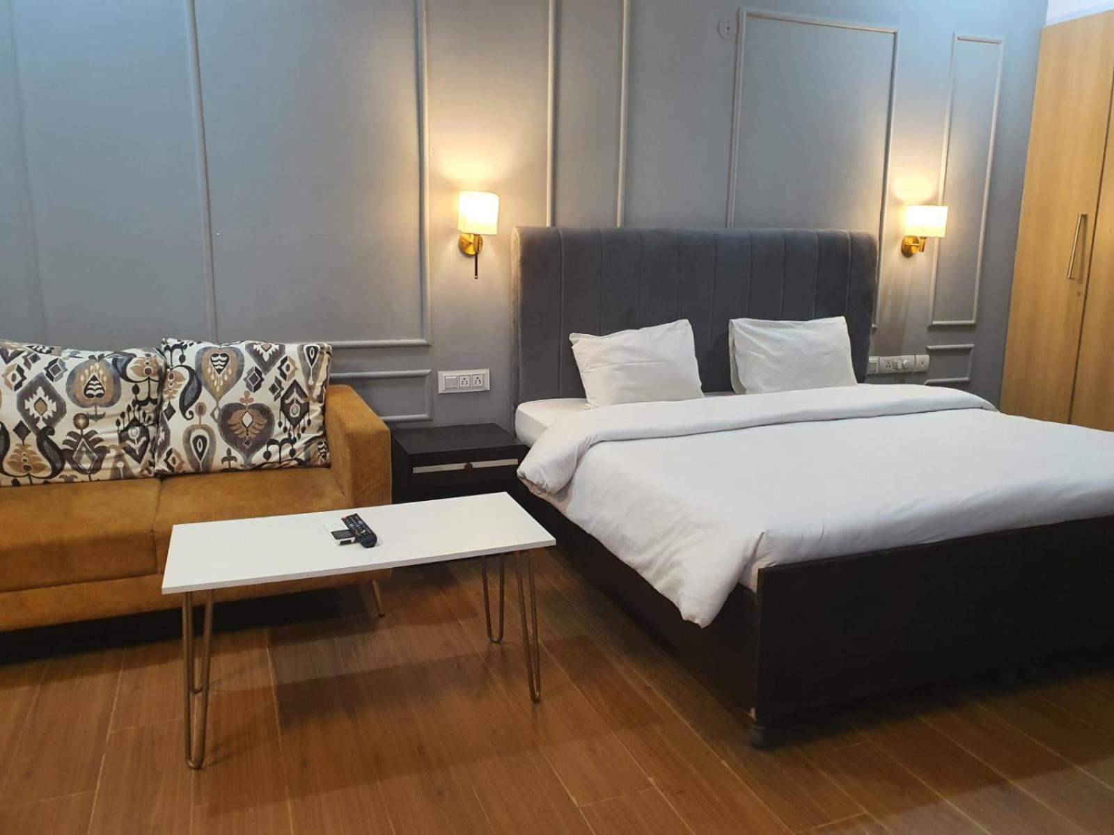 Mallenzo Suites Dlf Phase 1 Gurgáon Exteriér fotografie
