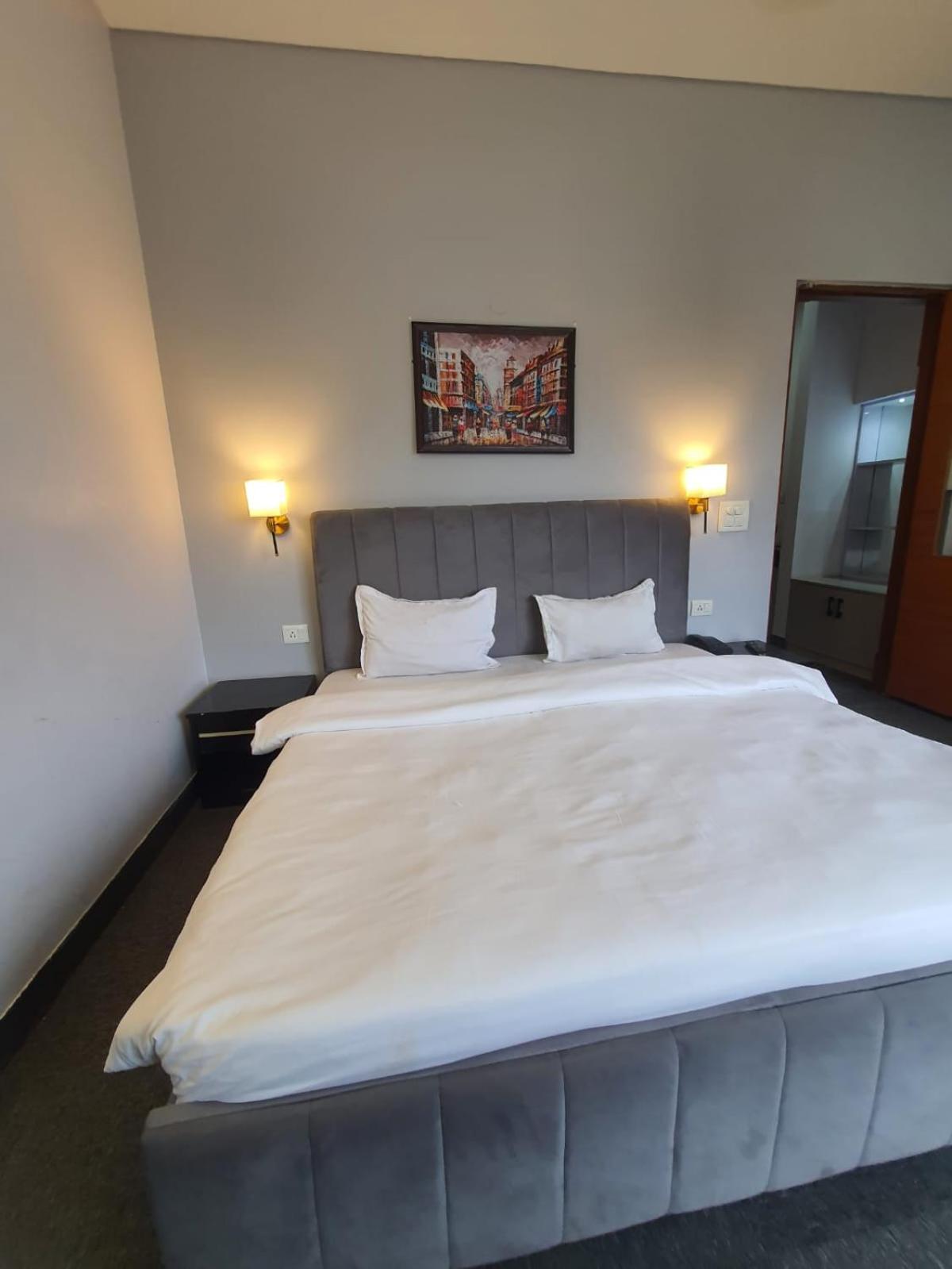 Mallenzo Suites Dlf Phase 1 Gurgáon Exteriér fotografie